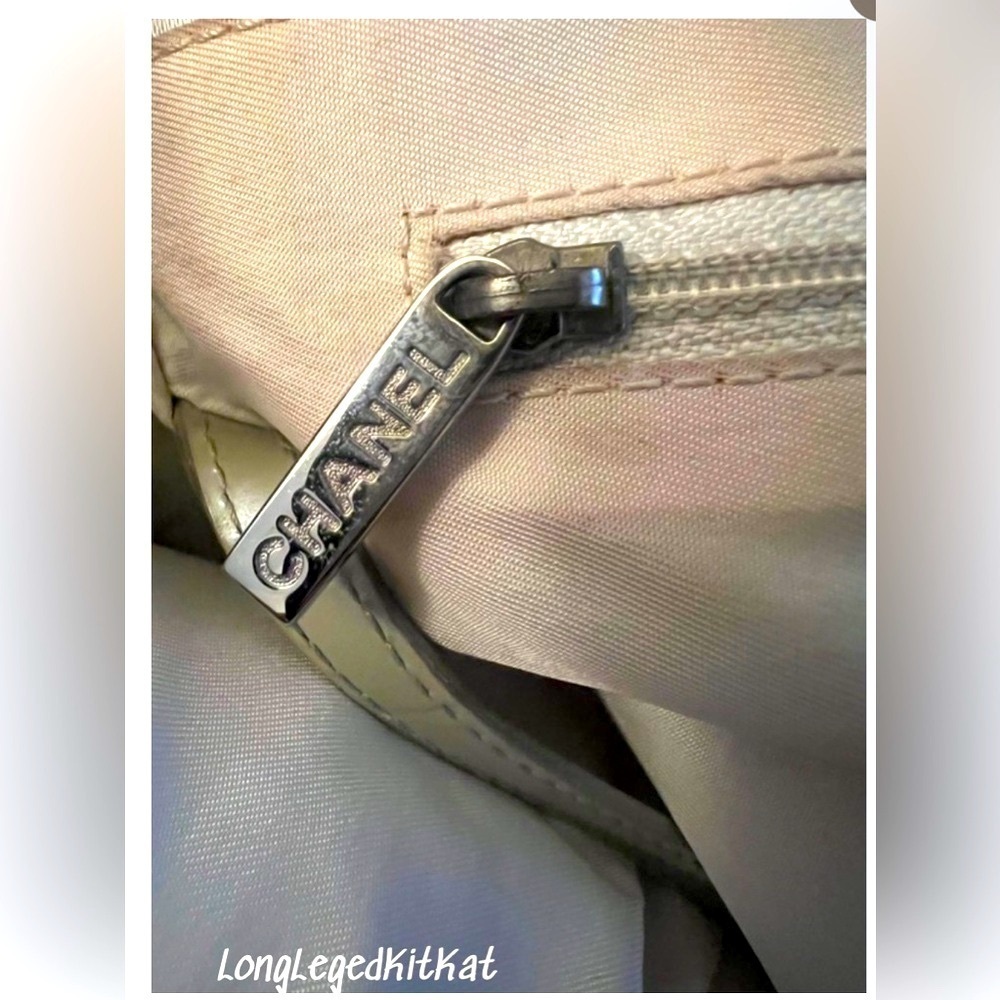 ‼️SOLD‼️CHANEL BEIGE-CRÈME TRAVELINE COLLECTION NYLON TOTE BAG - Picture 5 of 7